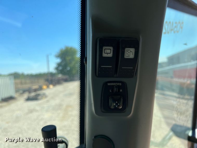 image for item IA9135 2005 Challenger MT665B  tractor