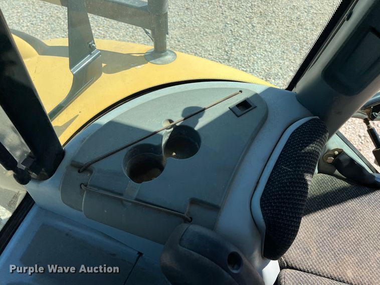 image for item IA9135 2005 Challenger MT665B  tractor