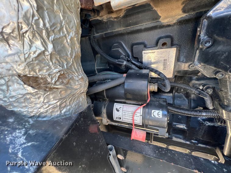 image for item IA9135 2005 Challenger MT665B  tractor