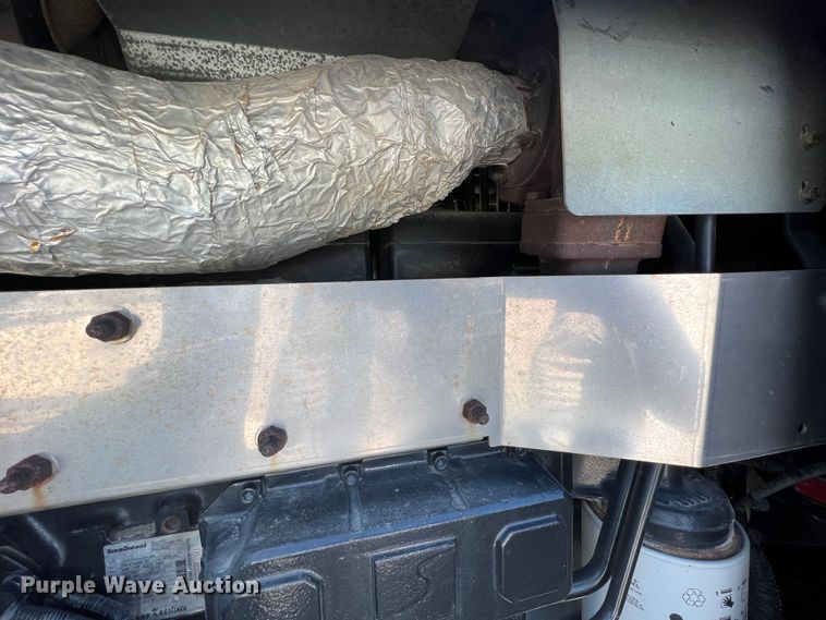 image for item IA9135 2005 Challenger MT665B  tractor