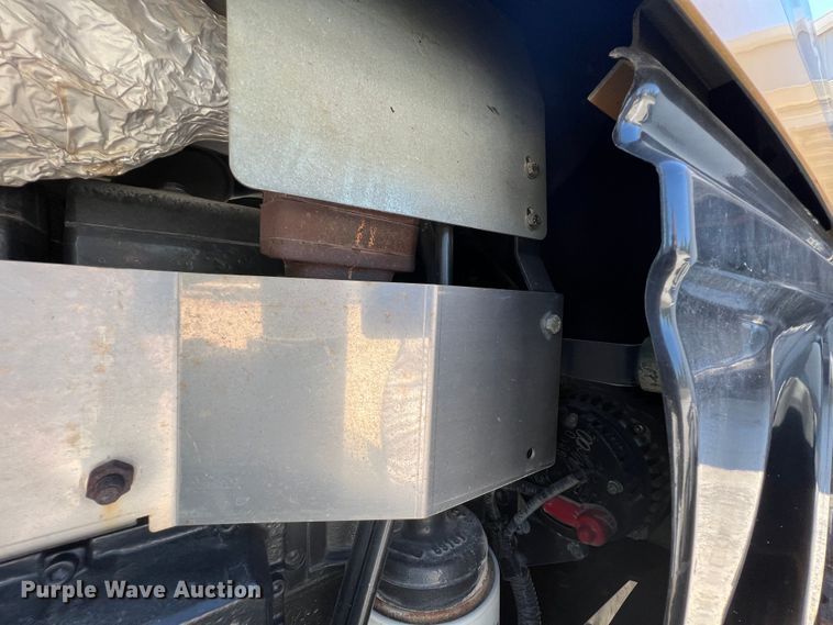 image for item IA9135 2005 Challenger MT665B  tractor