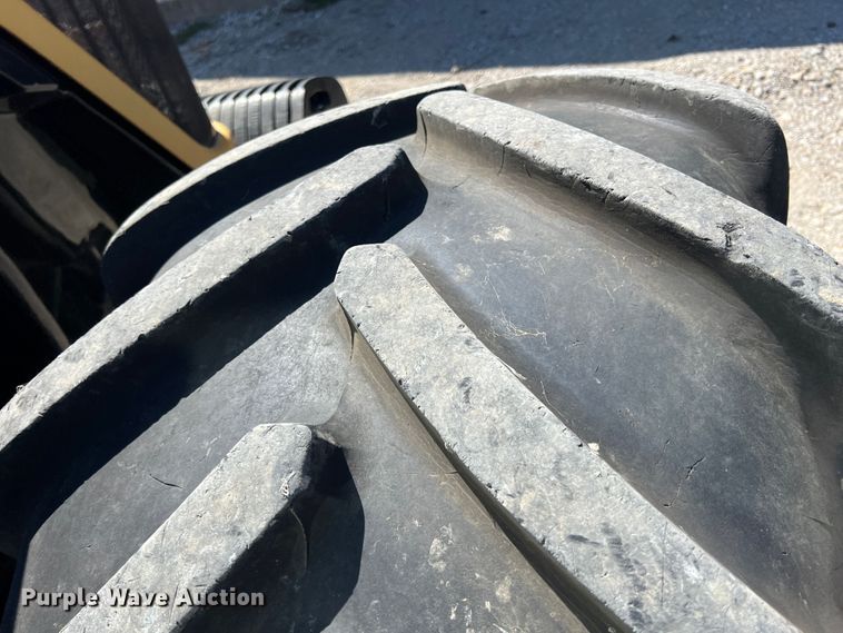 image for item IA9135 2005 Challenger MT665B  tractor