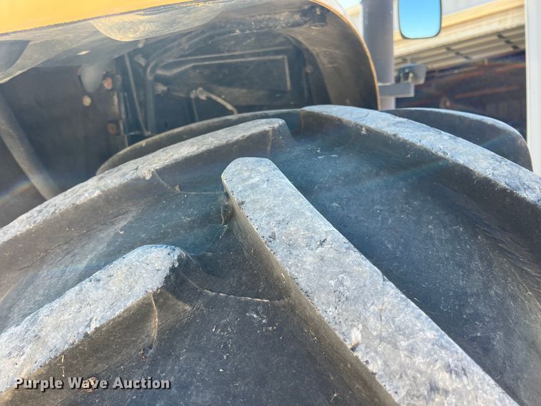 image for item IA9135 2005 Challenger MT665B  tractor