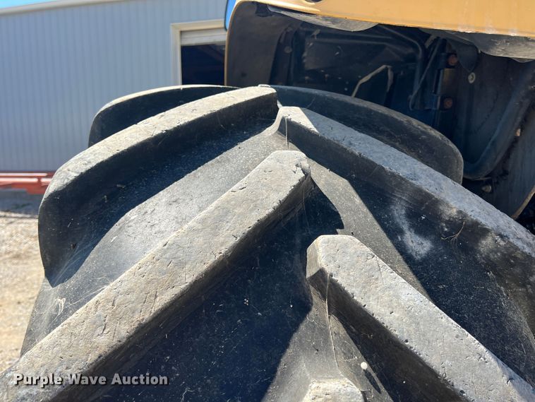 image for item IA9135 2005 Challenger MT665B  tractor