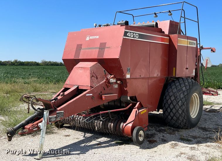 image for item IA9137 2002 Hesston 4910  large square baler