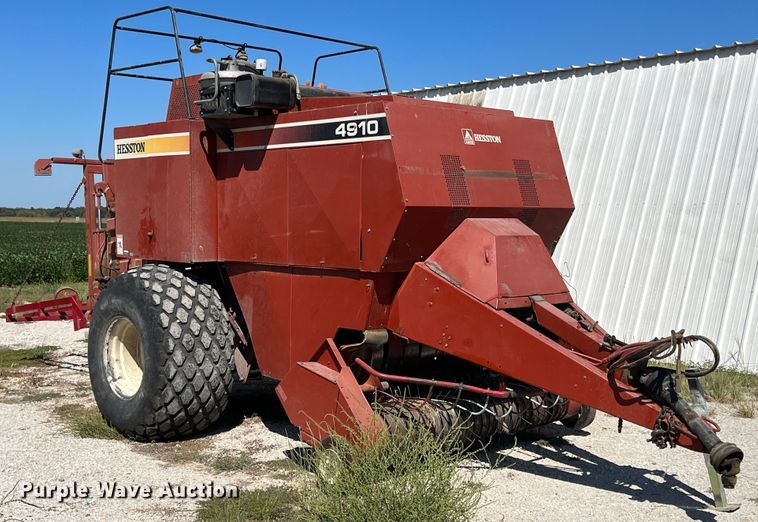 image for item IA9137 2002 Hesston 4910  large square baler