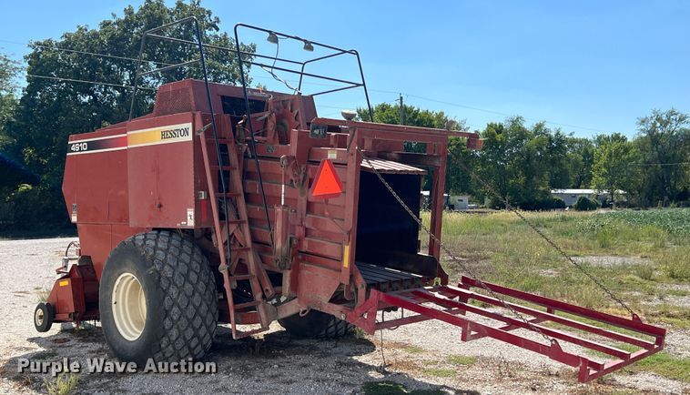 image for item IA9137 2002 Hesston 4910  large square baler