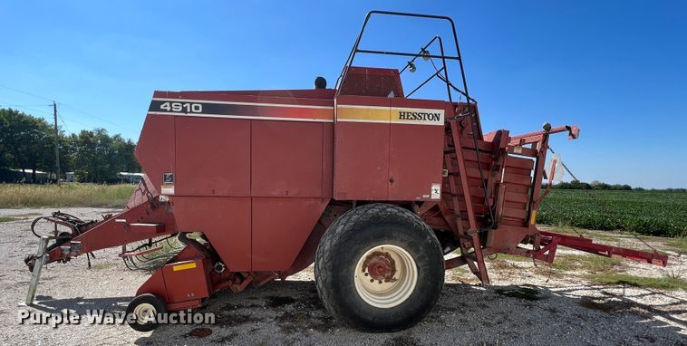 image for item IA9137 2002 Hesston 4910  large square baler
