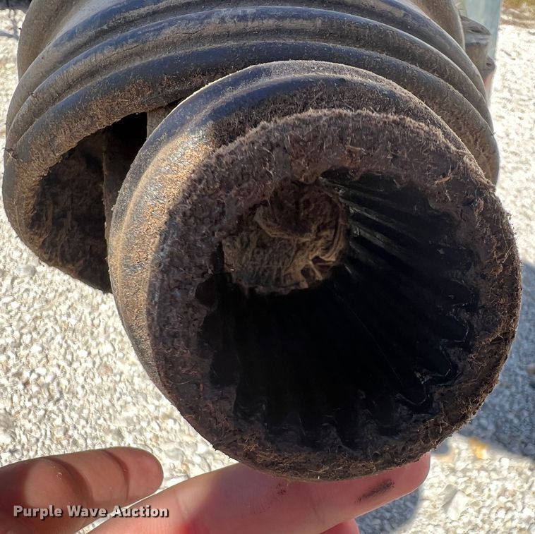 image for item IA9137 2002 Hesston 4910  large square baler