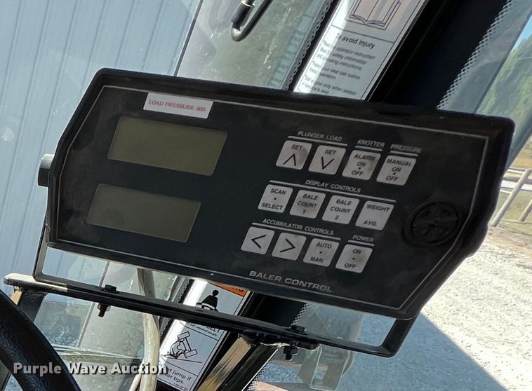 image for item IA9137 2002 Hesston 4910  large square baler