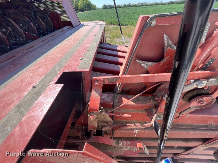 image for item IA9137 2002 Hesston 4910  large square baler