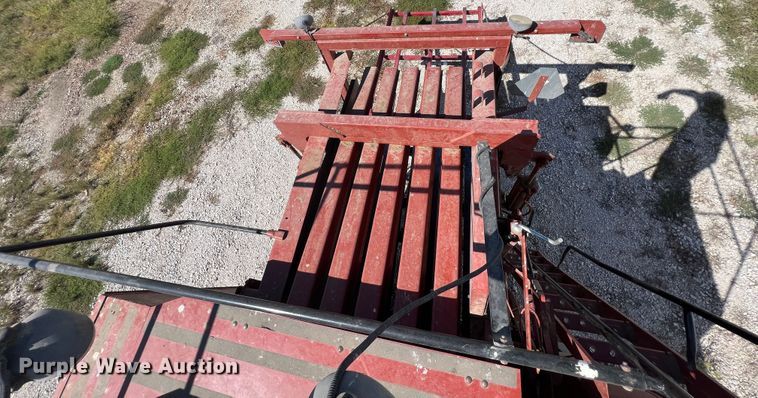 image for item IA9137 2002 Hesston 4910  large square baler