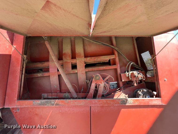 image for item IA9137 2002 Hesston 4910  large square baler