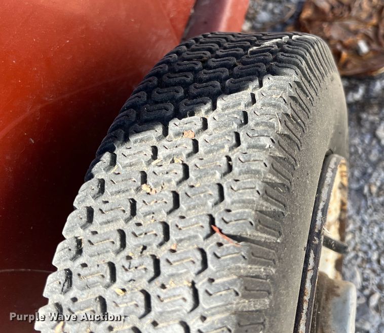 image for item IA9137 2002 Hesston 4910  large square baler