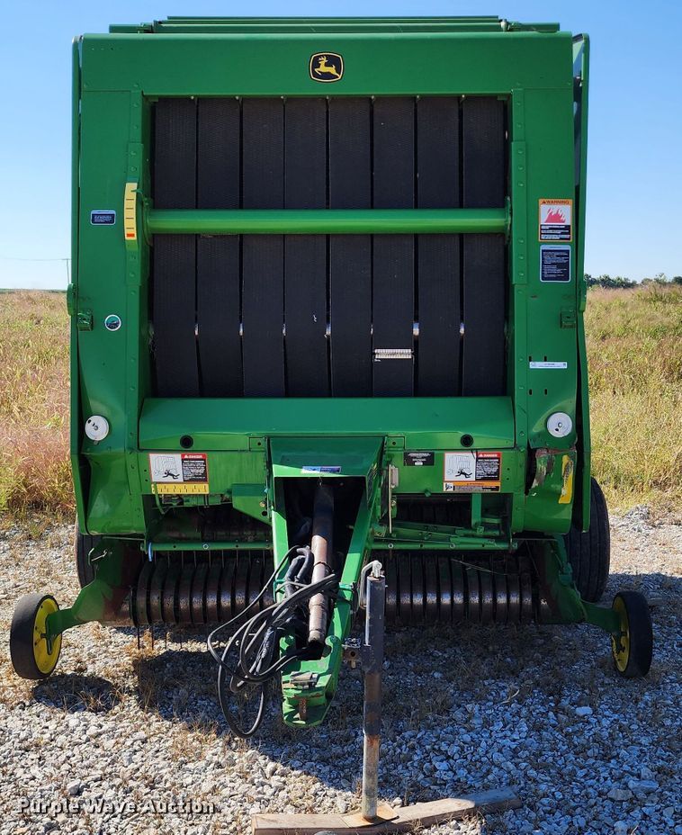 image for item KH9309 2003 John Deere 567  Mega Wide round baler