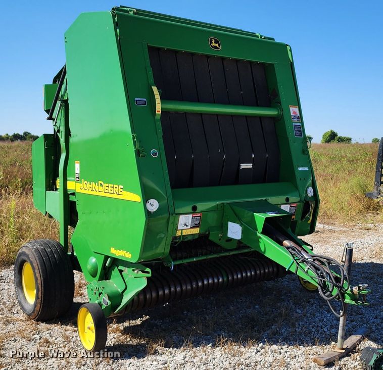 image for item KH9309 2003 John Deere 567  Mega Wide round baler