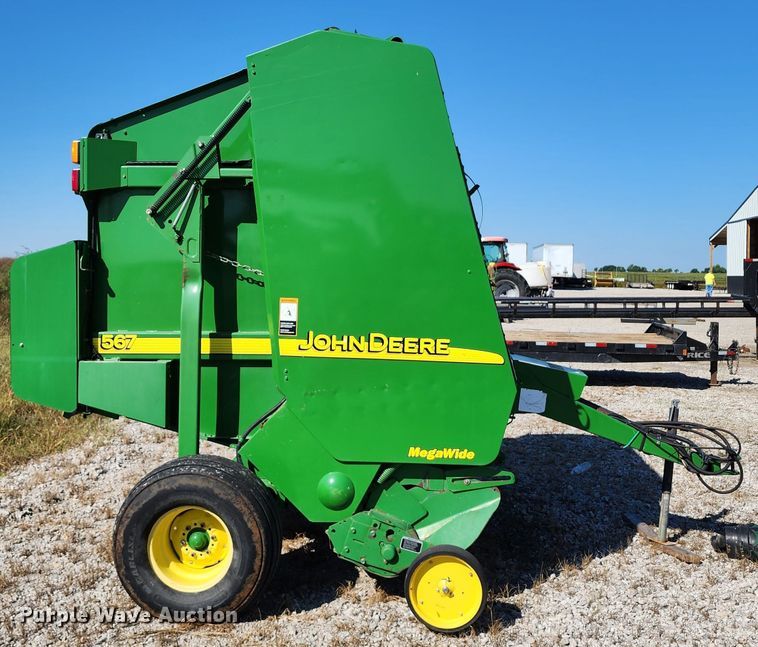 image for item KH9309 2003 John Deere 567  Mega Wide round baler