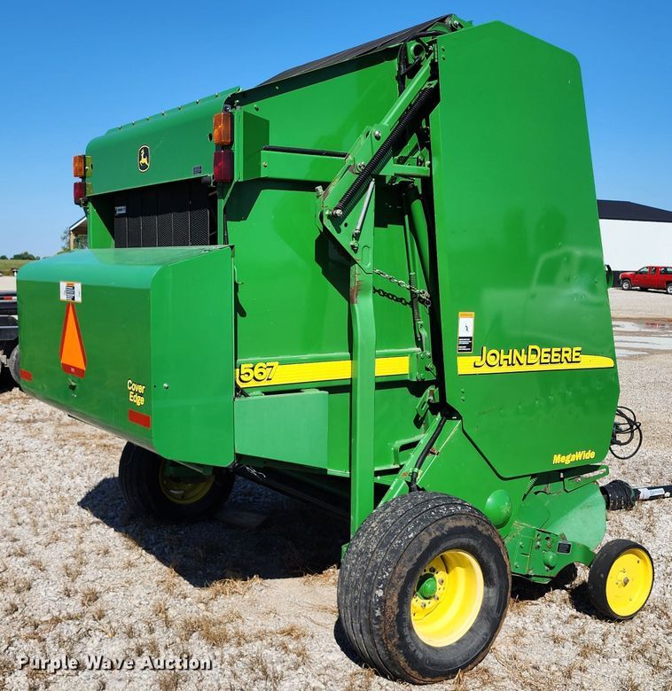 image for item KH9309 2003 John Deere 567  Mega Wide round baler