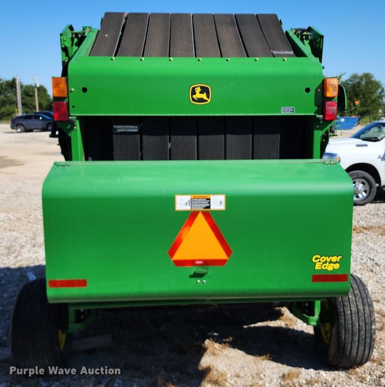 image for item KH9309 2003 John Deere 567  Mega Wide round baler