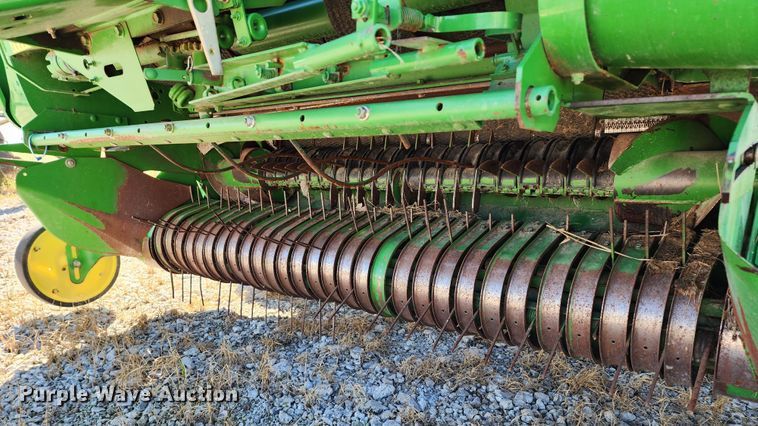 image for item KH9309 2003 John Deere 567  Mega Wide round baler