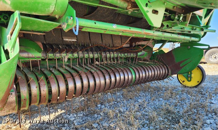 image for item KH9309 2003 John Deere 567  Mega Wide round baler