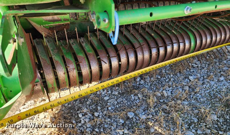 image for item KH9309 2003 John Deere 567  Mega Wide round baler