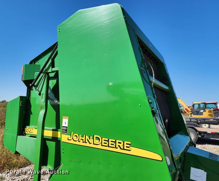 image for item KH9309 2003 John Deere 567  Mega Wide round baler