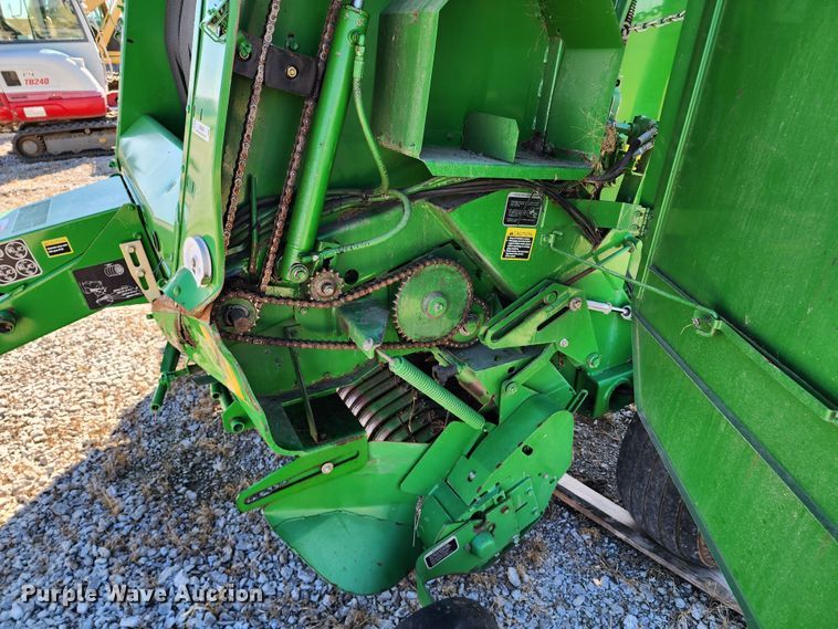 image for item KH9309 2003 John Deere 567  Mega Wide round baler