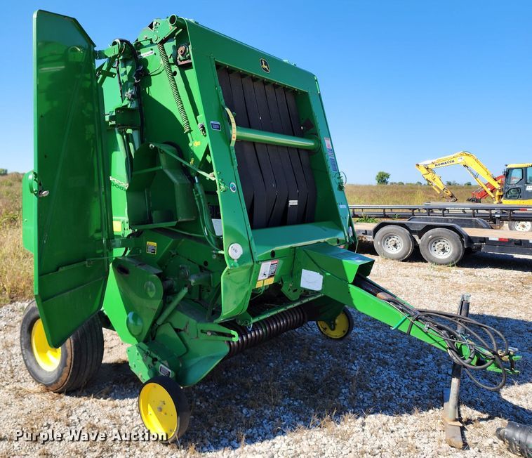 image for item KH9309 2003 John Deere 567  Mega Wide round baler