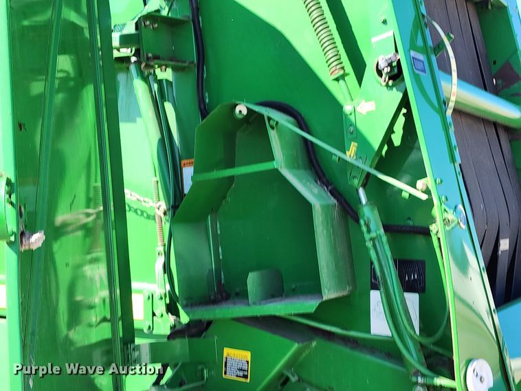 image for item KH9309 2003 John Deere 567  Mega Wide round baler