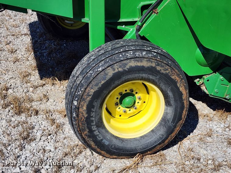 image for item KH9309 2003 John Deere 567  Mega Wide round baler