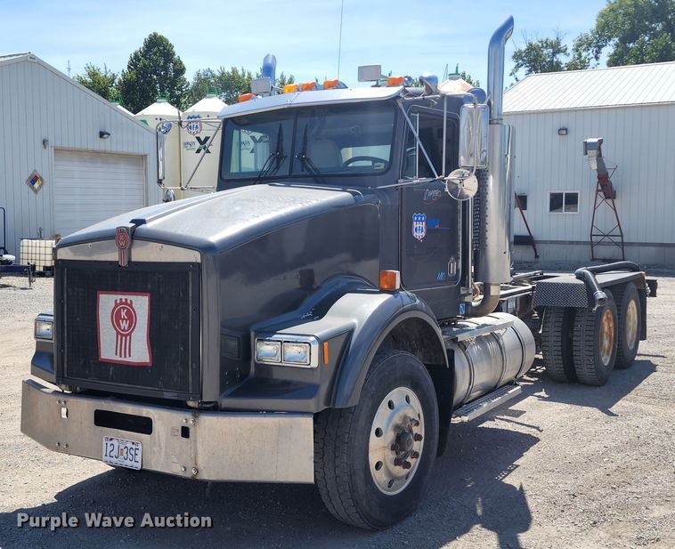 image for item KH9326 1988 Kenworth T800  truck cab and chassis