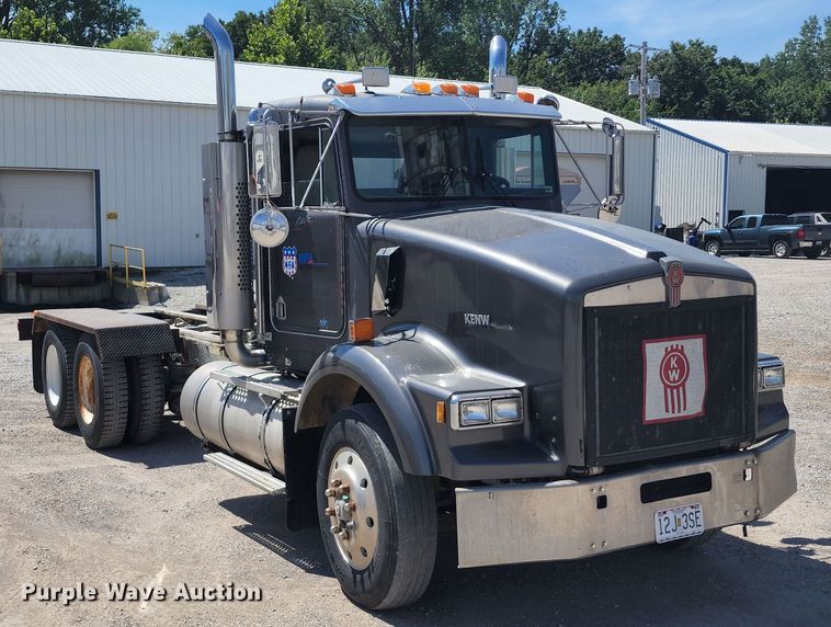 image for item KH9326 1988 Kenworth T800  truck cab and chassis