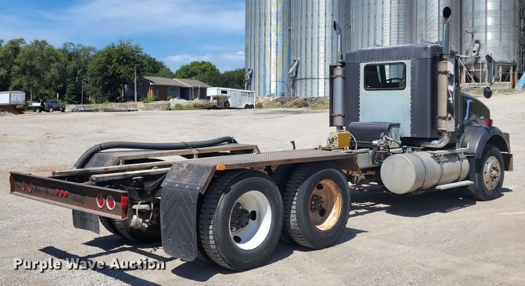 image for item KH9326 1988 Kenworth T800  truck cab and chassis