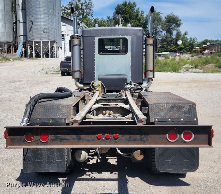 image for item KH9326 1988 Kenworth T800  truck cab and chassis