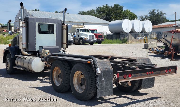 image for item KH9326 1988 Kenworth T800  truck cab and chassis