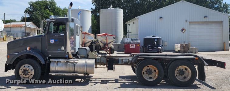 image for item KH9326 1988 Kenworth T800  truck cab and chassis