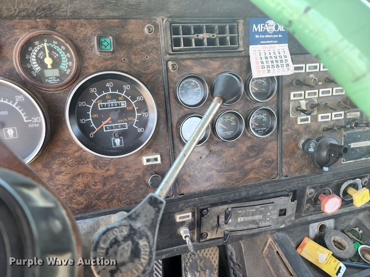 image for item KH9326 1988 Kenworth T800  truck cab and chassis