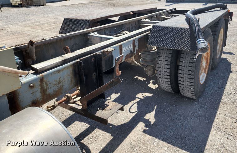 image for item KH9326 1988 Kenworth T800  truck cab and chassis