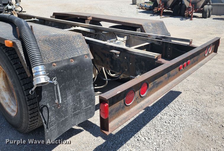 image for item KH9326 1988 Kenworth T800  truck cab and chassis