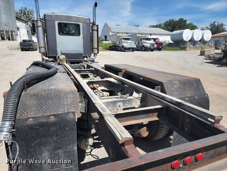 image for item KH9326 1988 Kenworth T800  truck cab and chassis