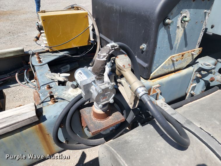 image for item KH9326 1988 Kenworth T800  truck cab and chassis