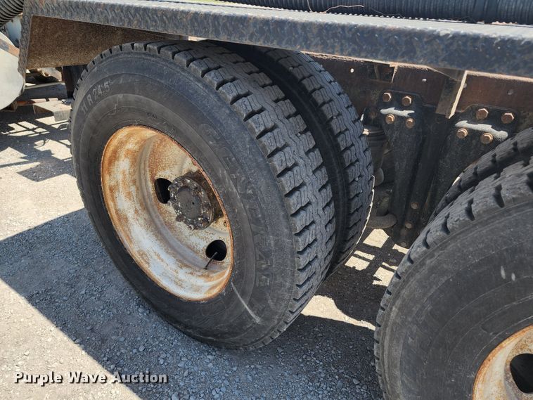 image for item KH9326 1988 Kenworth T800  truck cab and chassis