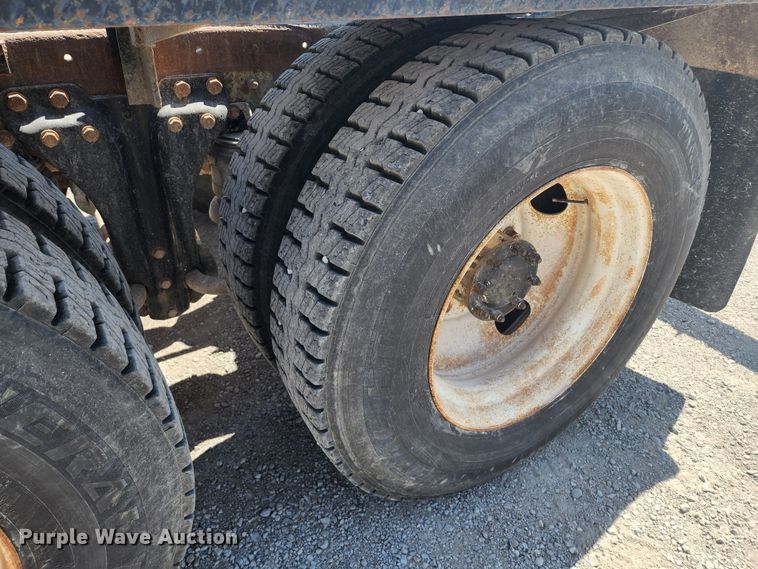 image for item KH9326 1988 Kenworth T800  truck cab and chassis