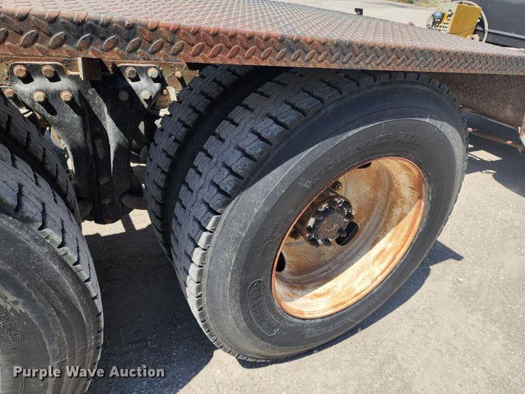 image for item KH9326 1988 Kenworth T800  truck cab and chassis