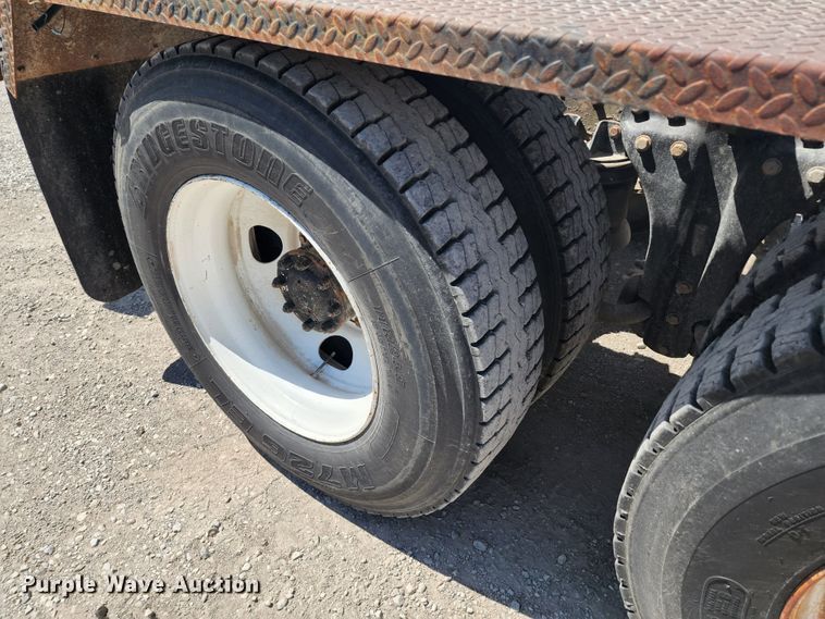 image for item KH9326 1988 Kenworth T800  truck cab and chassis