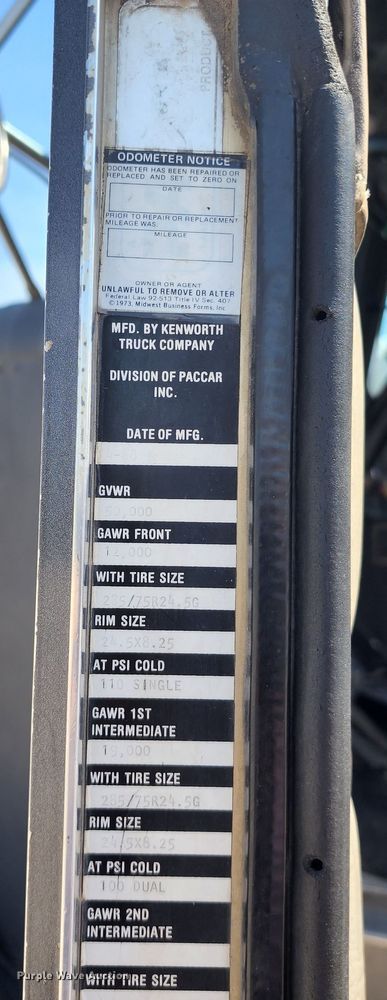 image for item KH9326 1988 Kenworth T800  truck cab and chassis