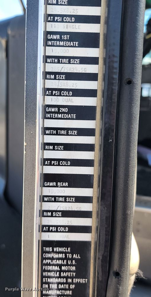 image for item KH9326 1988 Kenworth T800  truck cab and chassis