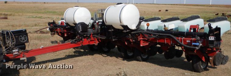 image for item LB9977 2005 White 8200  no-till planter