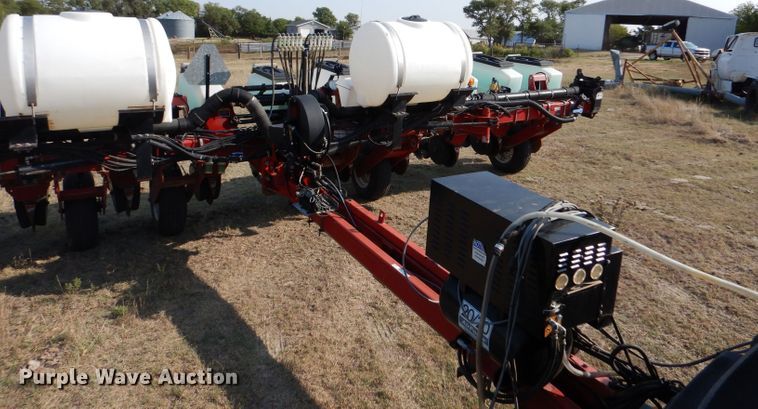 image for item LB9977 2005 White 8200  no-till planter